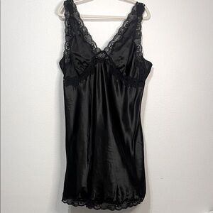 Jacalyn Bennett Vintage Sleek Black Lace Chemise Size X-Large PTP 21”-23” EUC